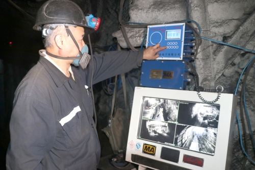 图为远程操作，，，，，，1人可操控多台皮带。。。。。