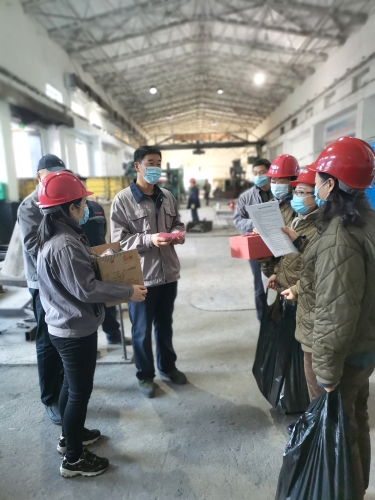 选煤公司工会女工委开展安全知识有奖问答活动。。。。。。。。  张宇 摄