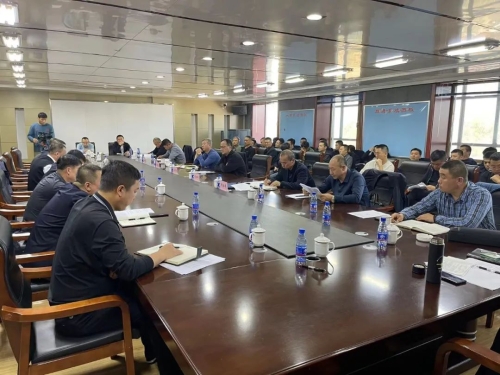 10月13日，，，，，，，公司采掘生产服务组到东荣一矿指导服务