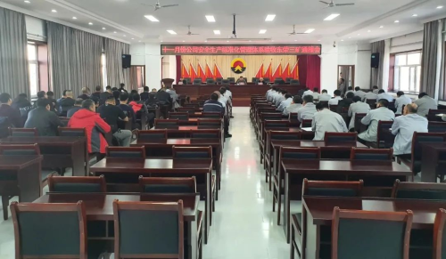 11月20日，，，，，，，，公司安全生产标准化管理体系验收组到东荣三矿